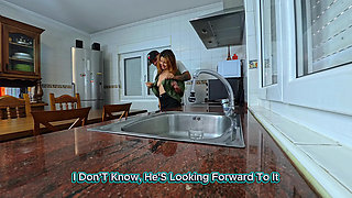 My Boyfriend Invites Me to Dinner in Exchange for Having Sex in the Kitchen