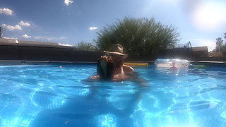 Pregnant Sex in the Pool Outside