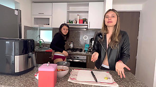 We Prepare Creamy Strawberries and Have Fun