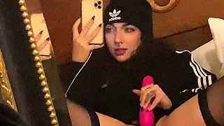 Amateur czech teen in her first toy induced orgasm