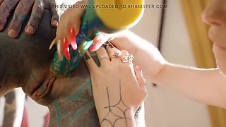 Tattooed Lesbian Anal Gape and Squirting with Big Toy - Anuskatzz & Eden Ivy Hardcore Play