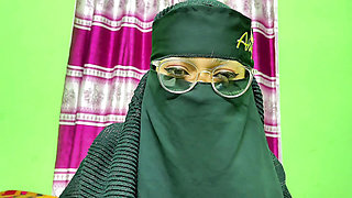 Aunty You're so sexy and your figure is look like sanny leone