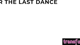 Kimmy Kimm danced on shemales big knob