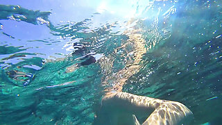 Stunning Girl Swims Nude on Public Beach