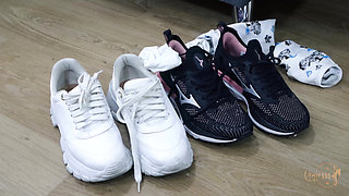 Venusss and Luana in Hot Foot Worship in Yoga Pants!