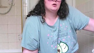 Goddess Bathroom Belly Play