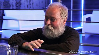 Young (18+) smut with admirable lassie from Old Goes Young