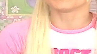 Flexible Blonde Teen Finders Her Pussy on Live Stream