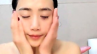 Close up with lesbo getting cunt toyed