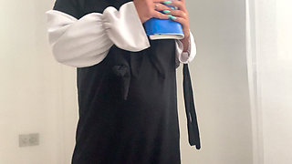 An Arab woman in a hijab came to apply for a job as a maid and showed how hot she is and what she is capable of.