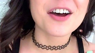Amateur super hot brunette masturbating 3 mp4