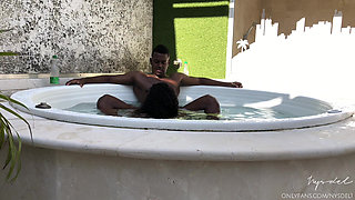 Big Ass Girlfriend Gets Fucked by Big BBC in Outdoor Jacuzzi