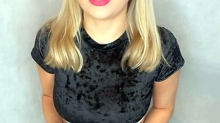 Masturbating loving babe solo toy plays with enthusiasm