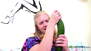 EuropeMaturE Solo with Classic Cucumber Sextoy