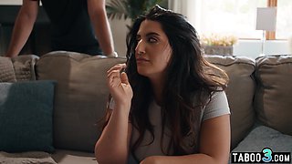 Arab mom has to nail to keep her secret