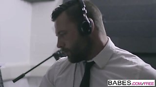 Babes - office obsession - hottest foot forth starring Julia De Lucia and Max Deeds clamp
