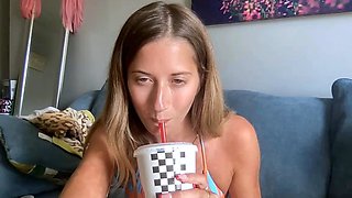 Amateur sweet blonde babe sucking cock