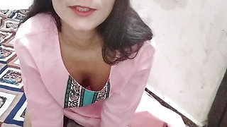 Desi aunty ko sex video dikha kar pel diya