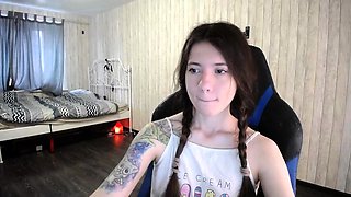 Cute amateur webcam teen girl toying pussy on webcam