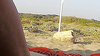 Pussy Flash! My French Teacher Misscreamy Masturbates on Beach & Voyeurs Help Her!