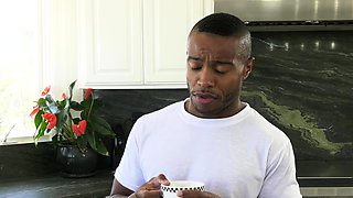 Curvy TS stepmom Nikki Vicious analed by short black stepson