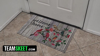 Innocent Petite Babe Nikole Nash Does PORN - TeamSkeet