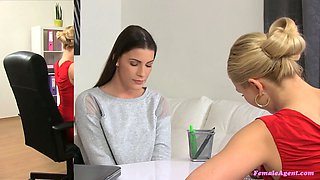 Omg Tracy Lindsay looks amazing having sapphic porn with ennie - lady agent