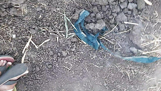 Desi Indiska Vacra Bhabhi Ka Bild Ke Khet Mein Tahar Nahi Hai Aur &Ouml;ppen Djungel Mein Apni Chutme Finger Sexig Film Skicka