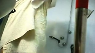 Booty Spanish Niece spied on shaving pussy