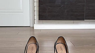 Pumps off, Power on - High Heels Rip off