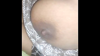 Gujarati bhabhi ko uski bed pe chod diya