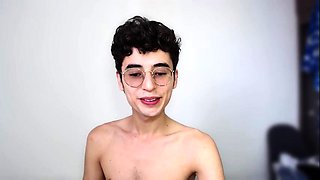 Teen brunette toys pussy and sucks dick in bath