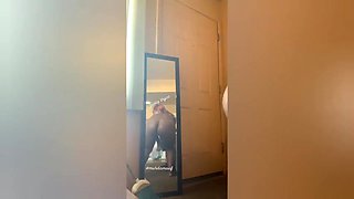 Hefty bootie, Ebony honey with tats is dirty dancing on web cam in the middle of the night