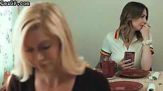 Brunette lesbian babe pussyeaten by GF
