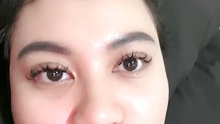 Asian girl is literate about the deliciousness of masturbation