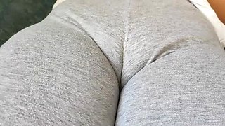 Andrea Anonima: Adoring a Stunning Plump Vagina in Tight Leggings