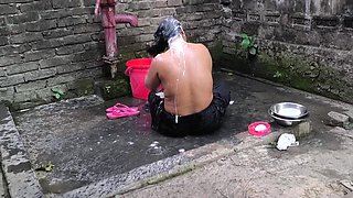 I See Aunty Taking a Bath Naked in the Washroom I Hugged Her and Started Fucking Her in the Ass