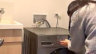 Mi Companera Del Trabajo Me Vuelve Lesbiana En El Cuarte De Ropas De Sus Casa