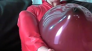 Barefoot Latex MILF Is Playing with the Balloon