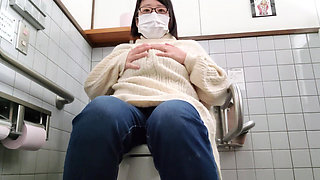 A Married Woman Gets Excited by Toilet Masturbation