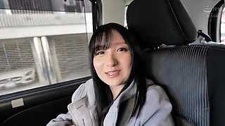 白肌のミニマム美女が素人男性とスローなリップ攻めの緊張気味ハメ撮りエッチ