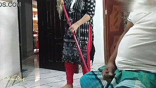 Indian maid gets flashed by dude's dick