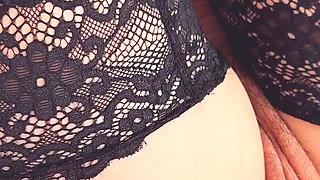 Real Fast Female Morning Orgasm with a Black Magic Wand on a Perfect Small Trimmed Pussy