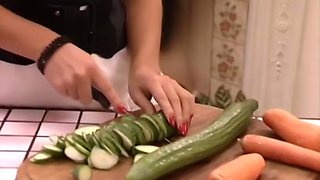 Mesmerizing brunette classic housemaid grabs a big cucumber for solo
