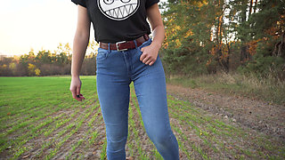 Stepsis Teases Cameltoe Pussy in Blue Jeans Outdoors