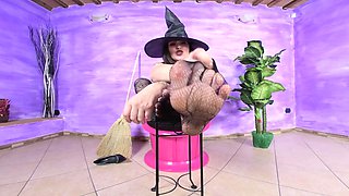 Breathtakingly Gorgeous Ammalia as a Sexy, Wicked Witch