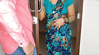 Indian desi aunty wents to come sex with brother in law and cowgirl style sex in bedroom
