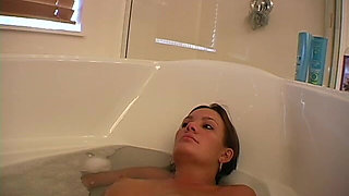 Solo Dream Babes: Kiki: in the Tub