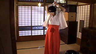 Shrine maiden bondage2