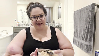 Plump Paradise: Snack N Chat